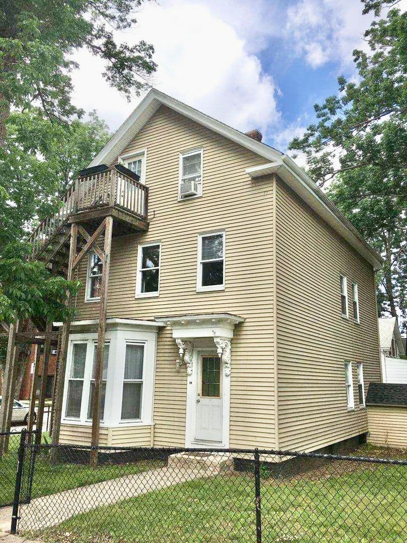 Attleboro Apartment: 19 Mechanic Street