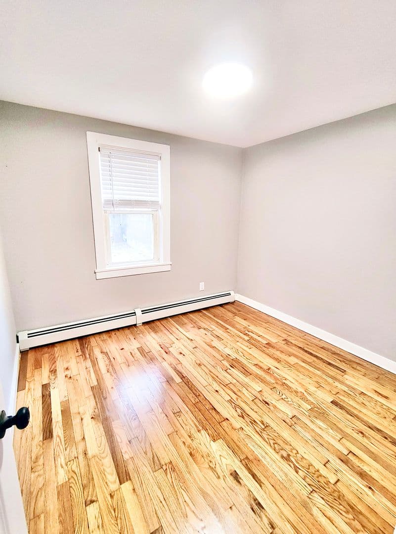 Pawtucket House: 107 Sterry Street