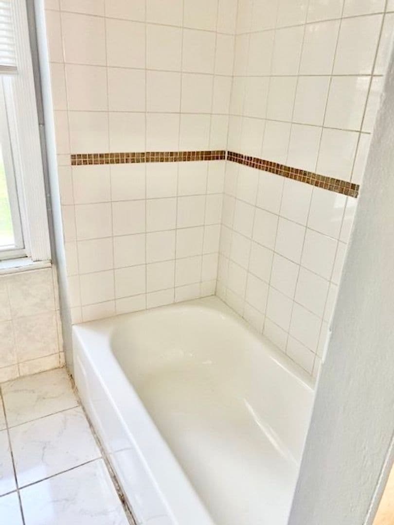 Providence Apartment: 72 Pocasset Avenue