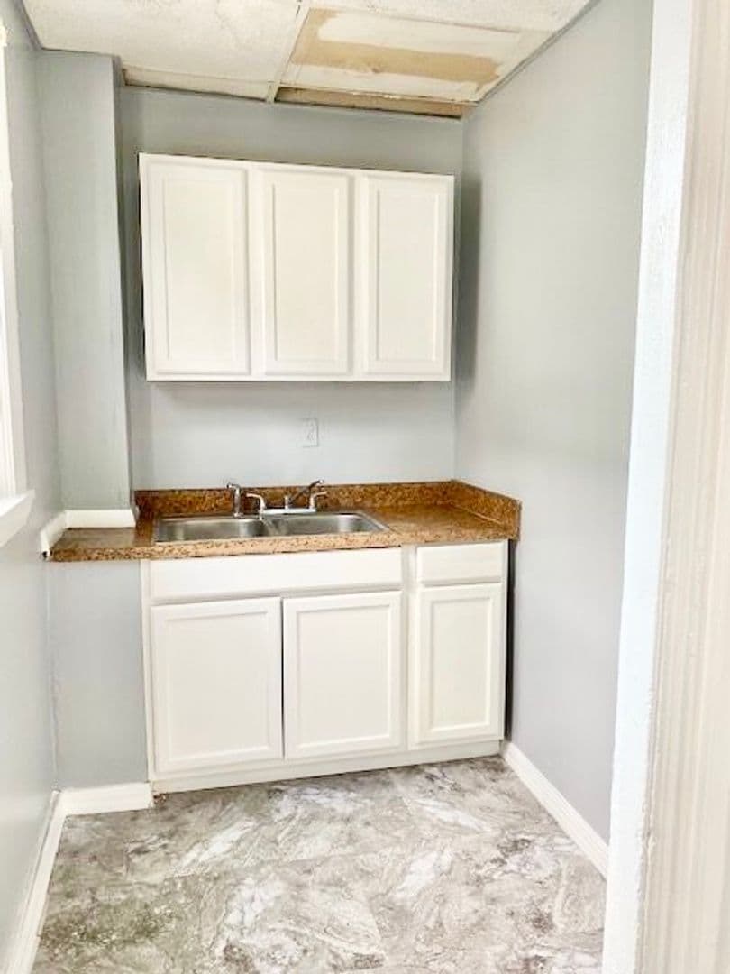 Providence Apartment: 72 Pocasset Avenue