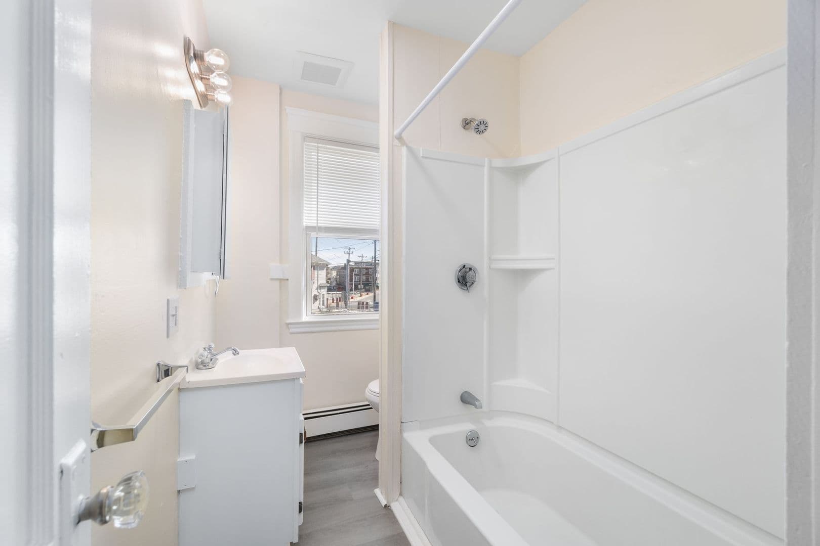 Central Falls Apartment: 1011 Dexter Street