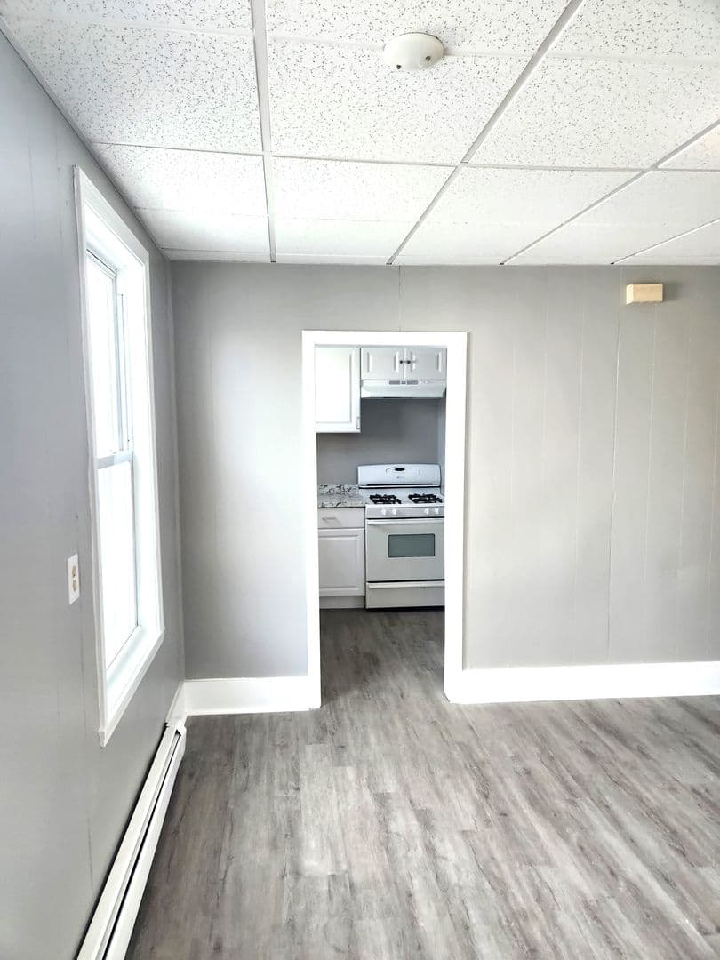 Pawtucket Apartment: 22 Lawn Avenue - Unit #2F