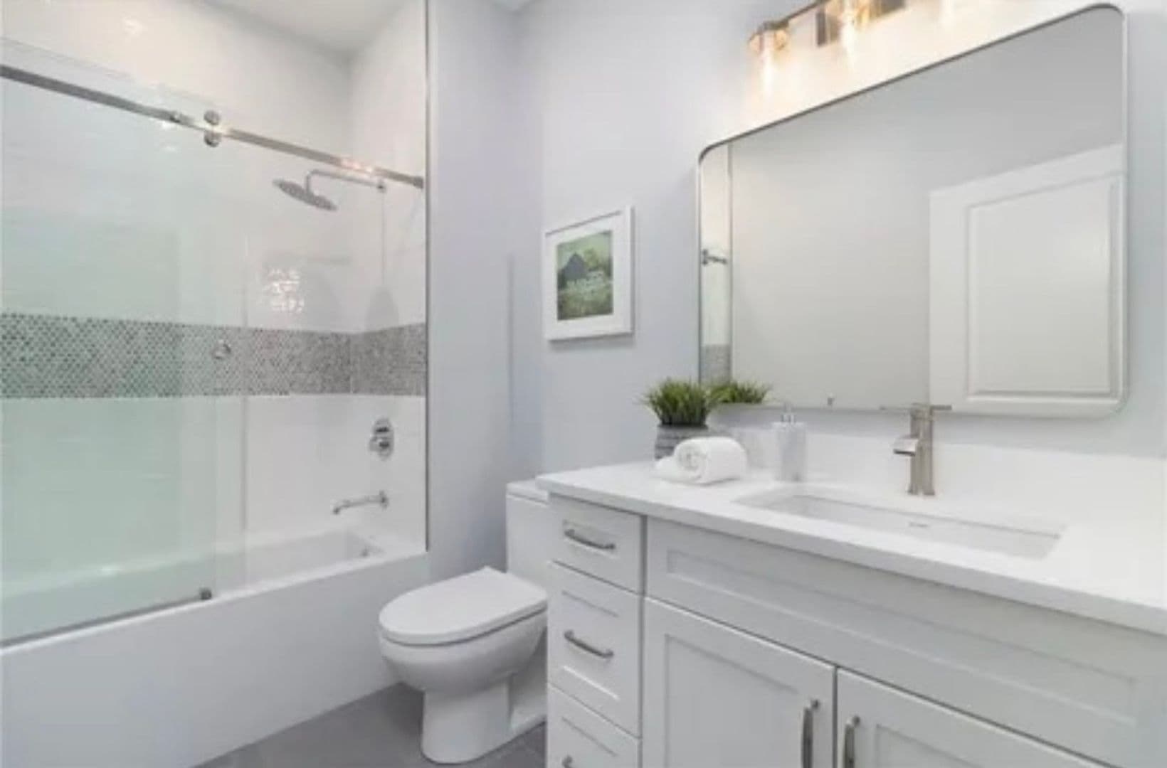 West Warwick Apartment: 32 - 34 West Valley Circle