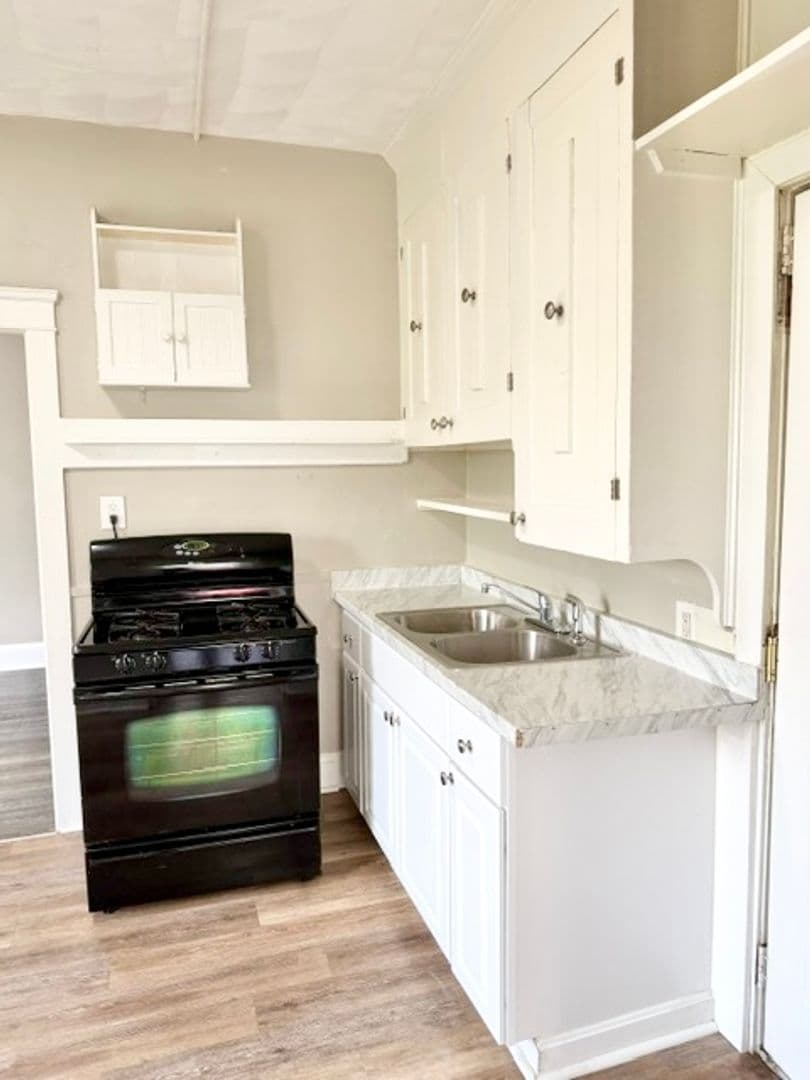 Pawtucket Apartment: 161 Montgomery Street - Unit 4