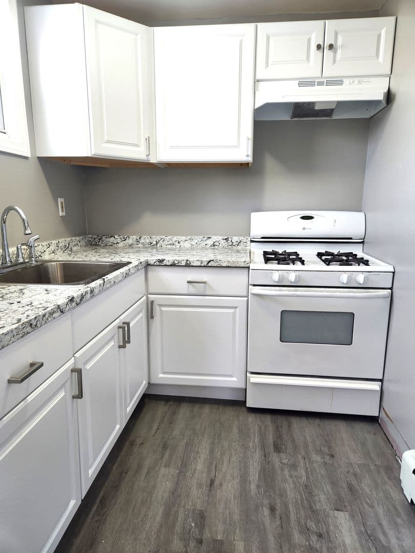 Pawtucket Apartment: 22 Lawn Avenue - Unit #2F
