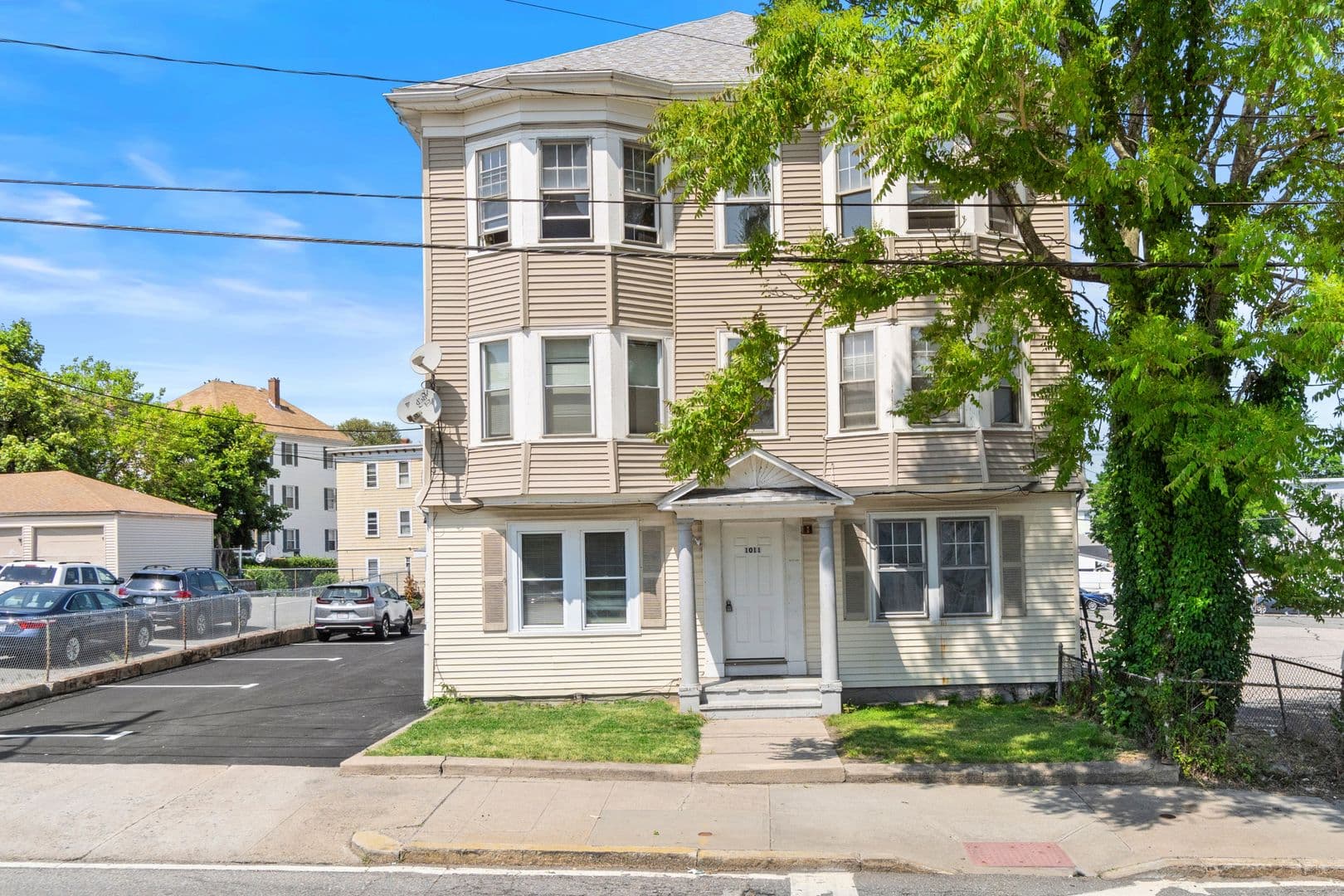 Central Falls Apartment: 1011 Dexter Street