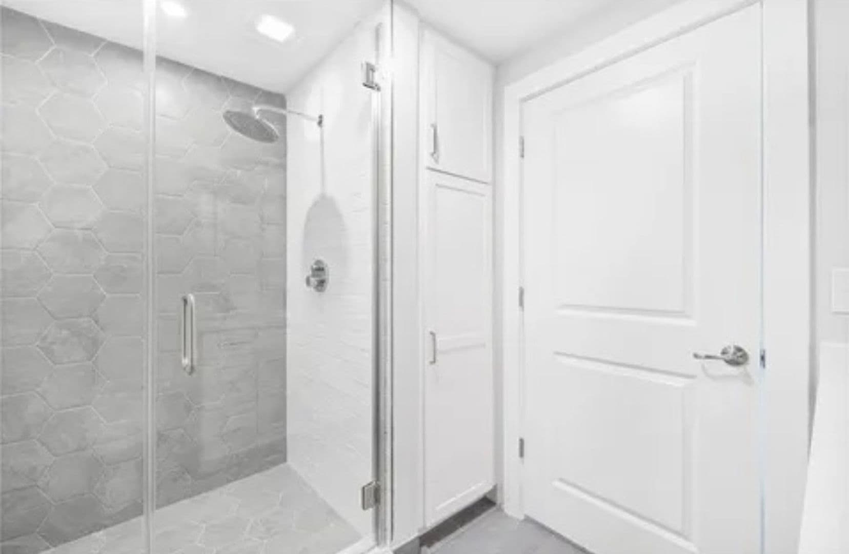 West Warwick Apartment: 32 - 34 West Valley Circle
