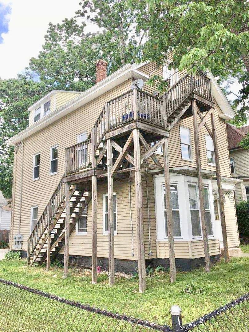 Attleboro Apartment: 19 Mechanic Street