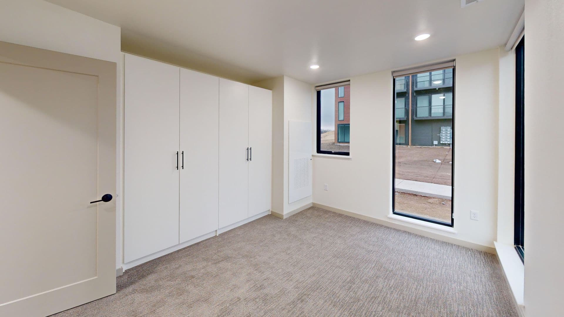 Brandon Apartment: 2401 E Country Club Ave