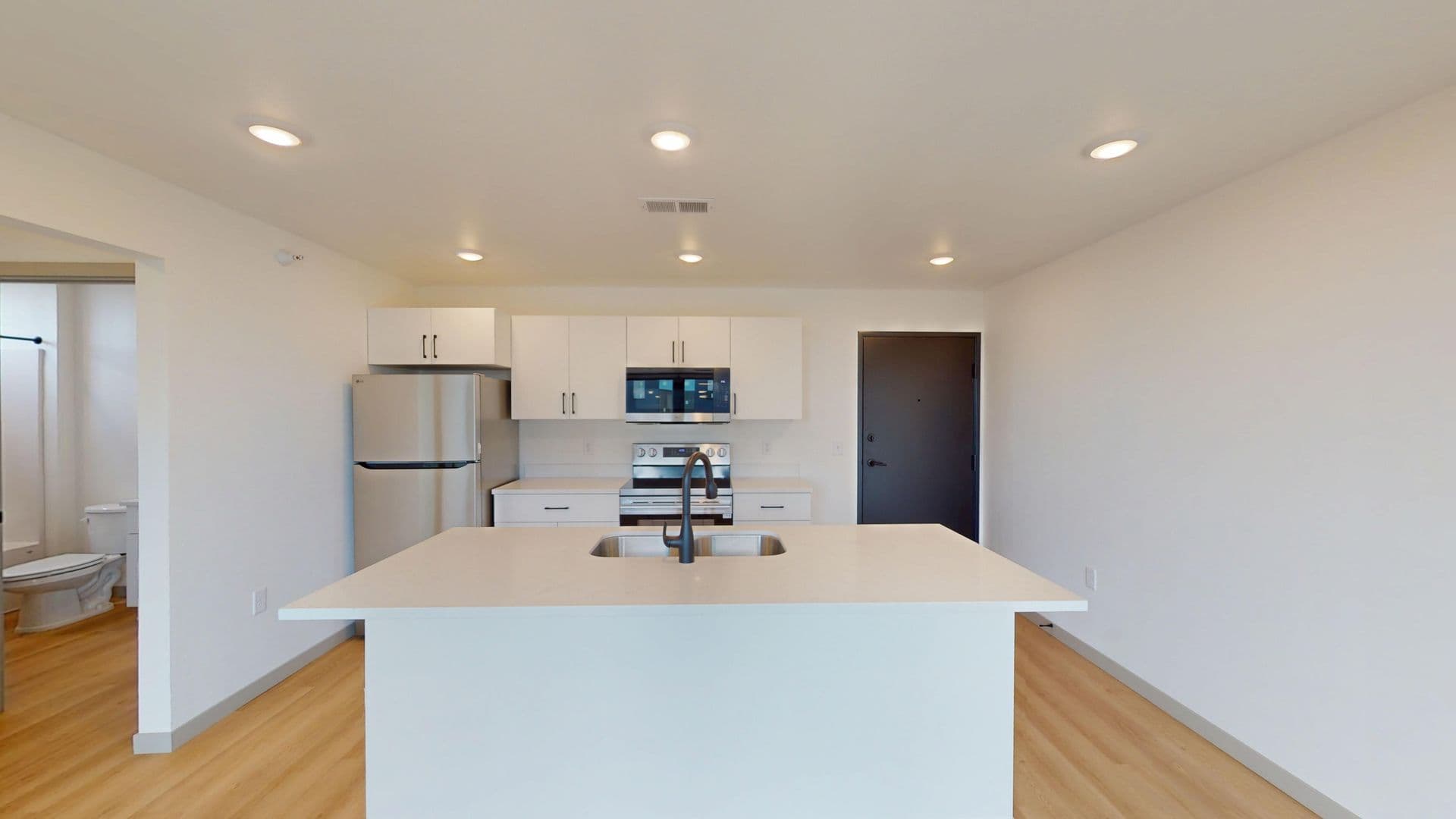 Crooks Apartment: 301 W Dianne St.