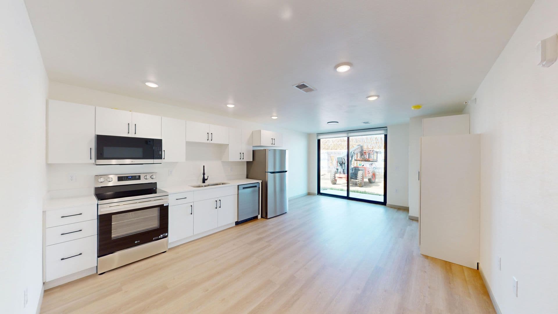 Crooks Apartment: 301 W Dianne St.