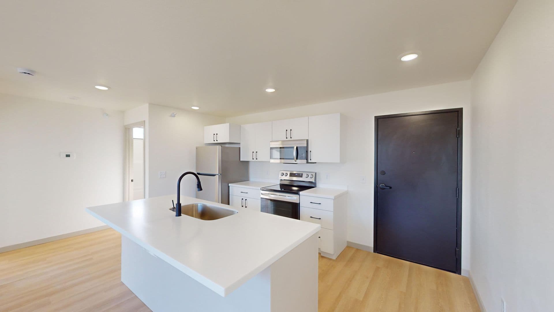 Brandon Apartment: 2401 E Country Club Ave