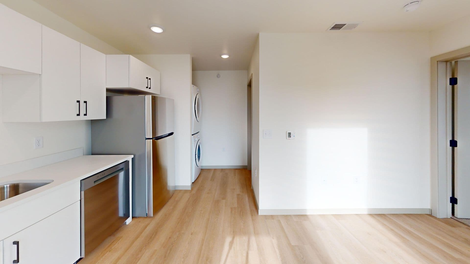 Crooks Apartment: 301 W Dianne St.