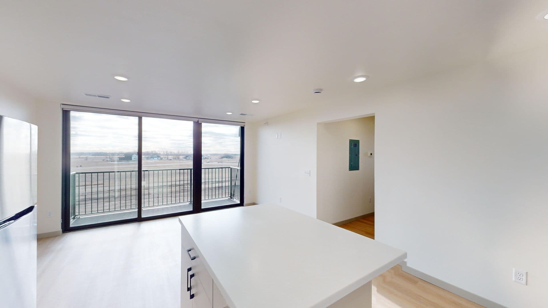 Brandon Apartment: 2401 E Country Club Ave
