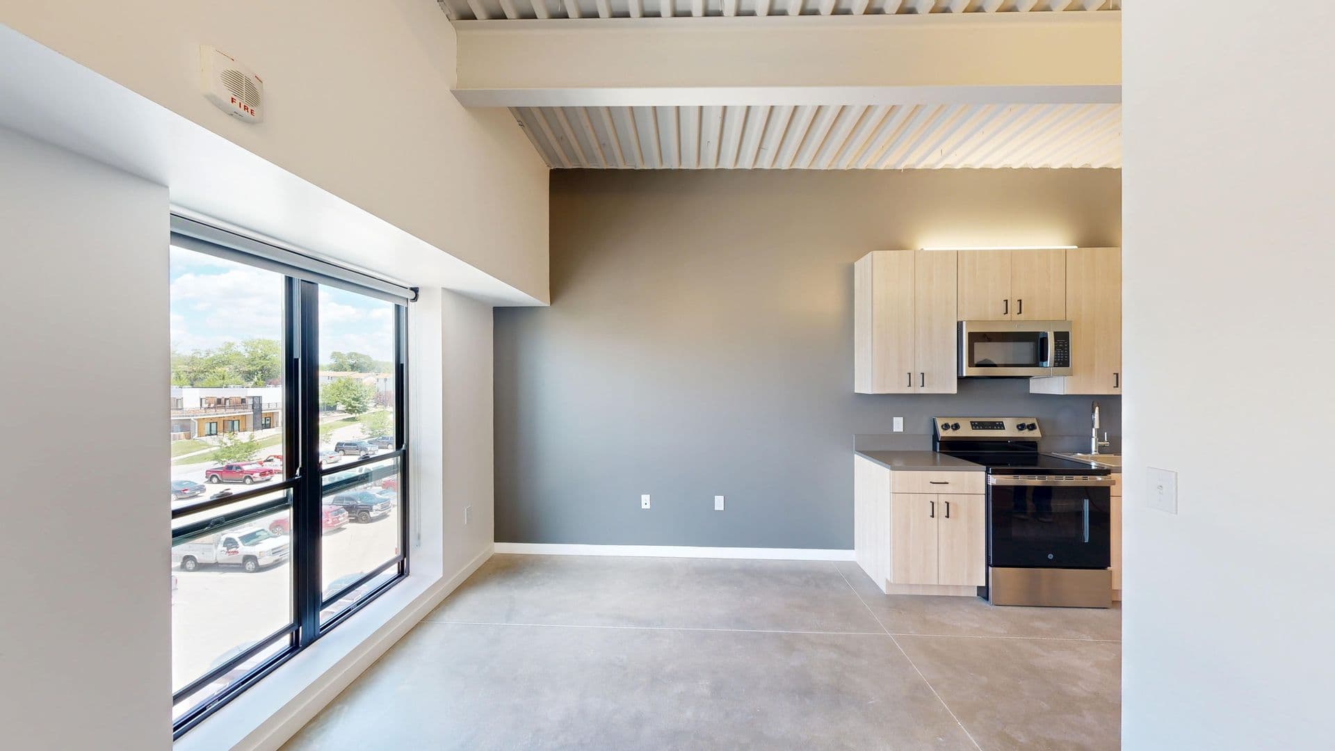 Des Moines Apartment: 418 East Grand Ave