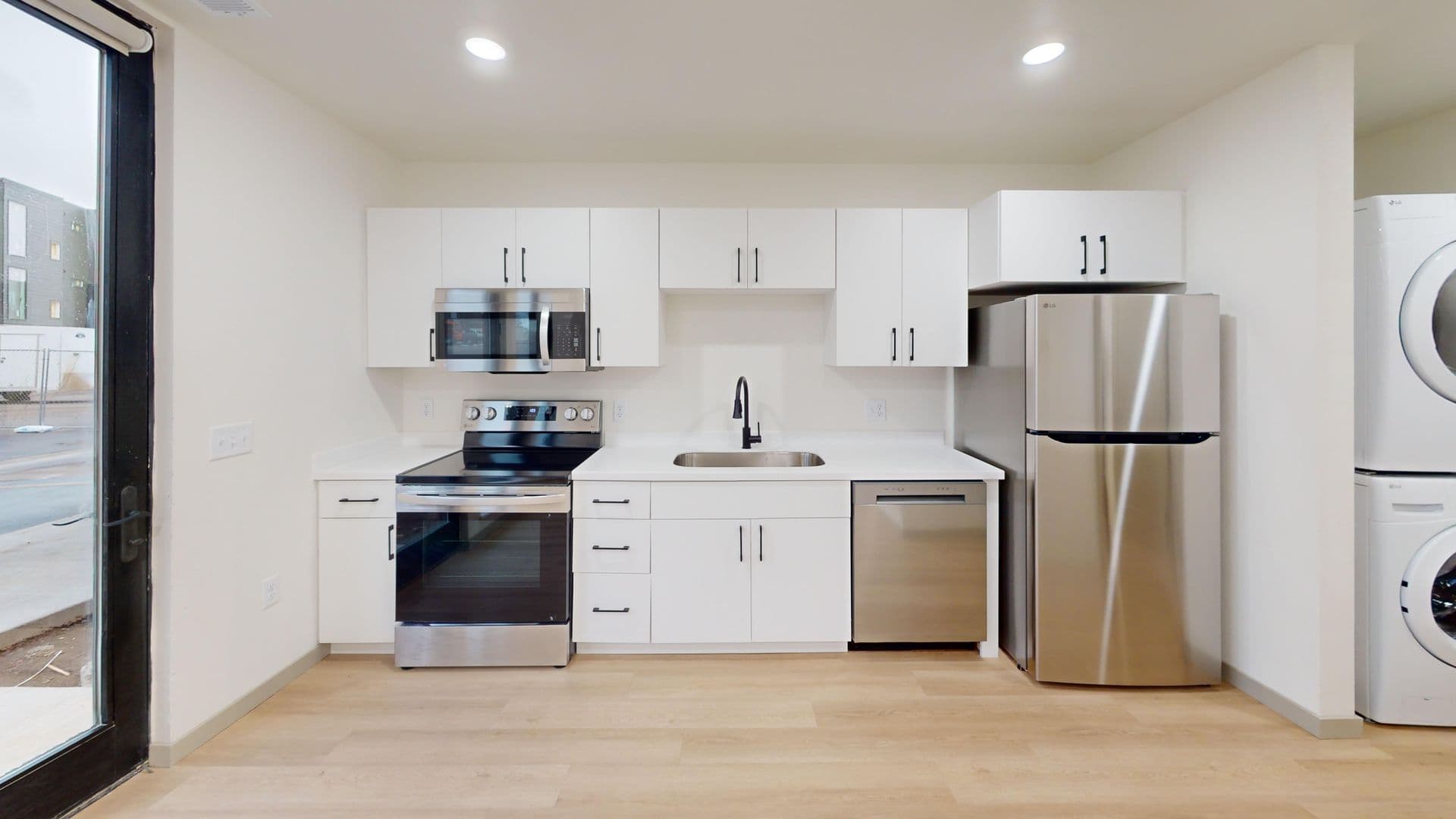 Brandon Apartment: 2401 E Country Club Ave