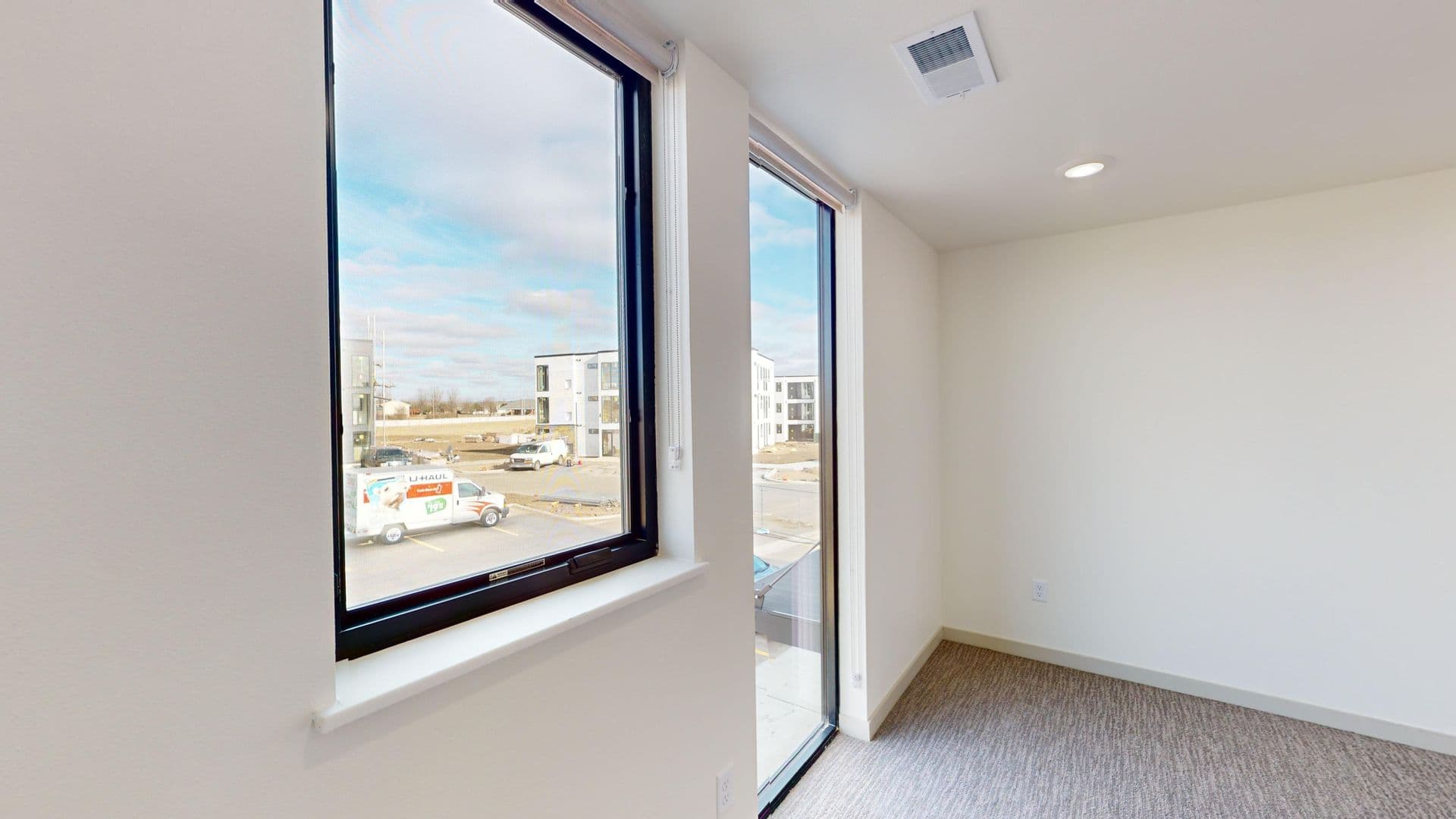 Brandon Apartment: 2401 E Country Club Ave