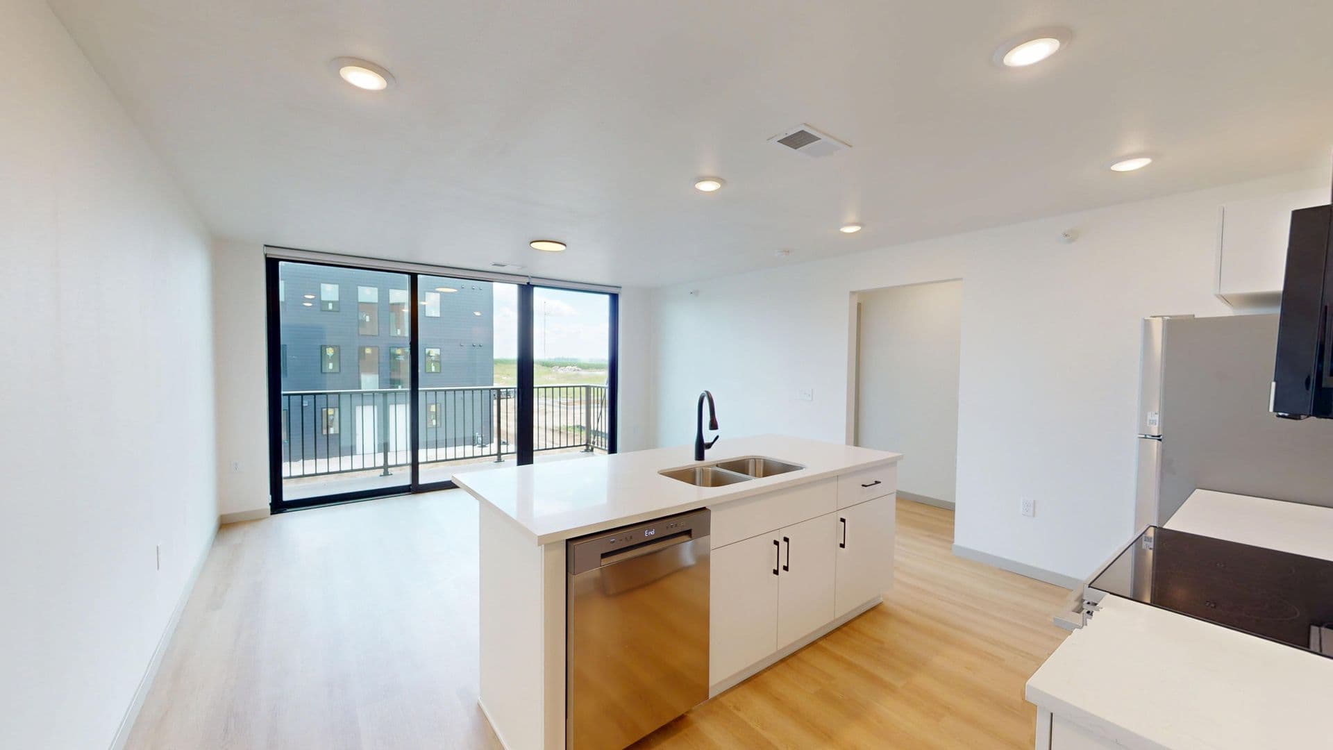 Crooks Apartment: 301 W Dianne St.