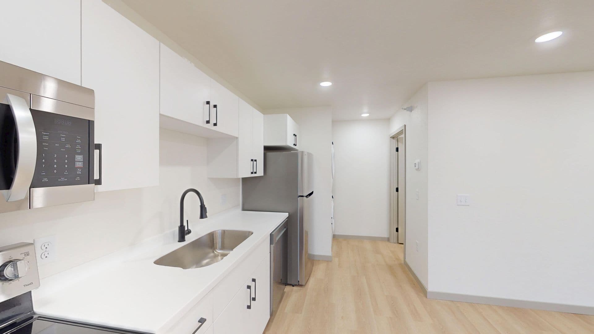 Brandon Apartment: 2401 E Country Club Ave