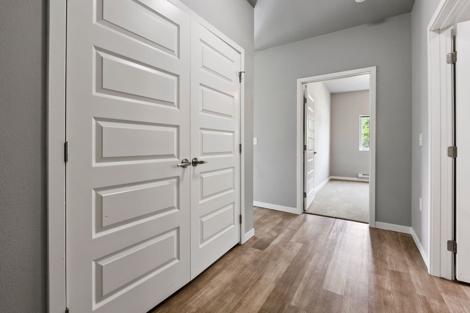 Brookings Apartment: 300 20th St S