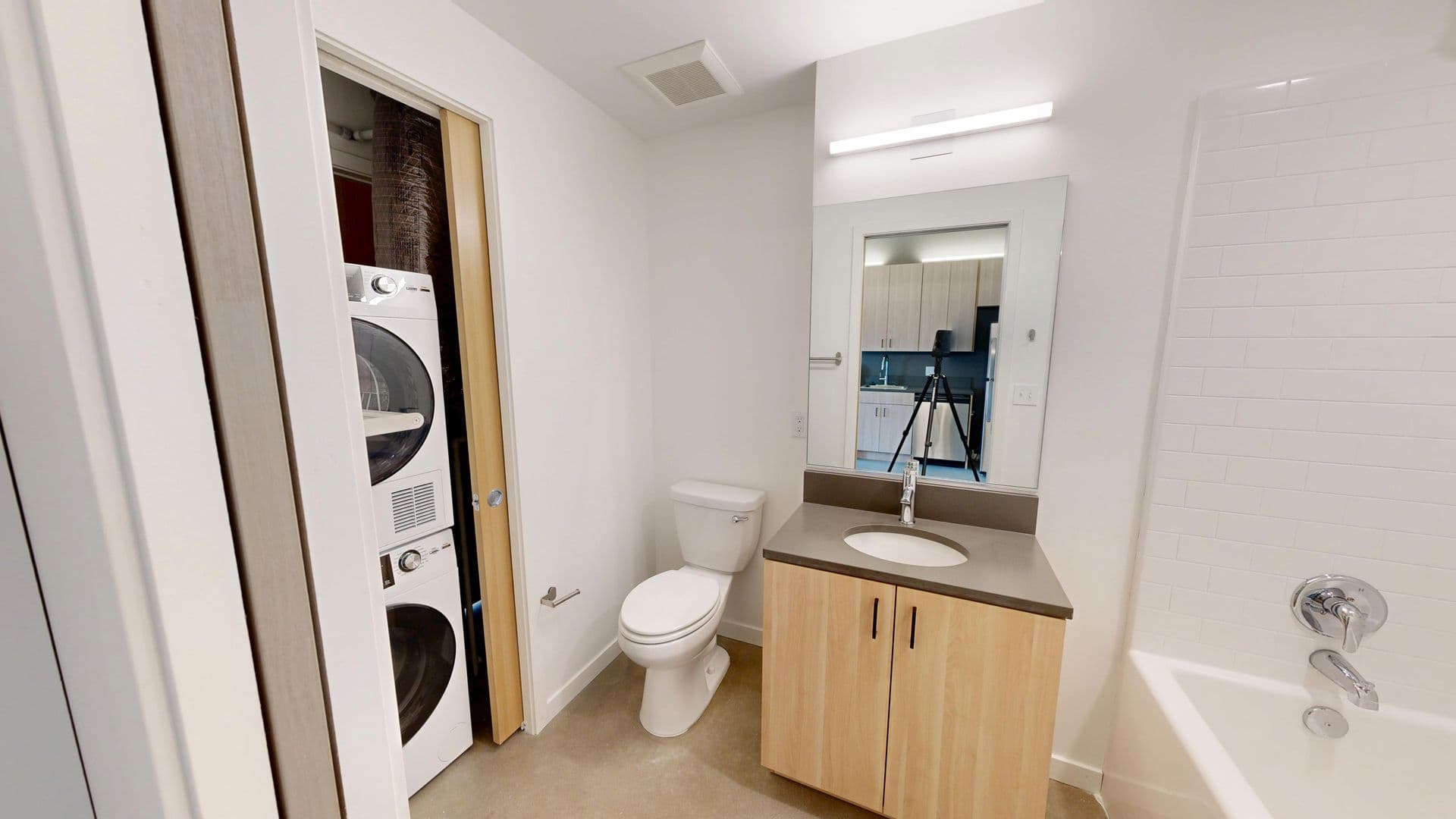 Des Moines Apartment: 418 East Grand Ave