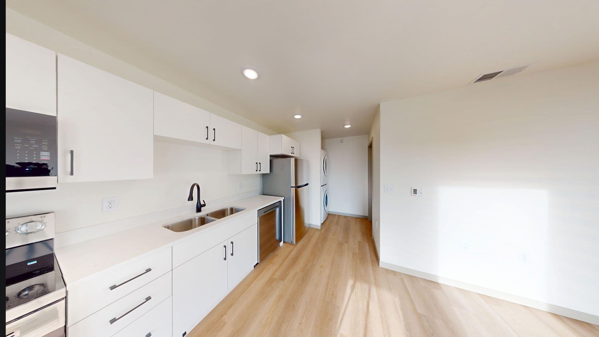 Crooks Apartment: 301 W Dianne St.