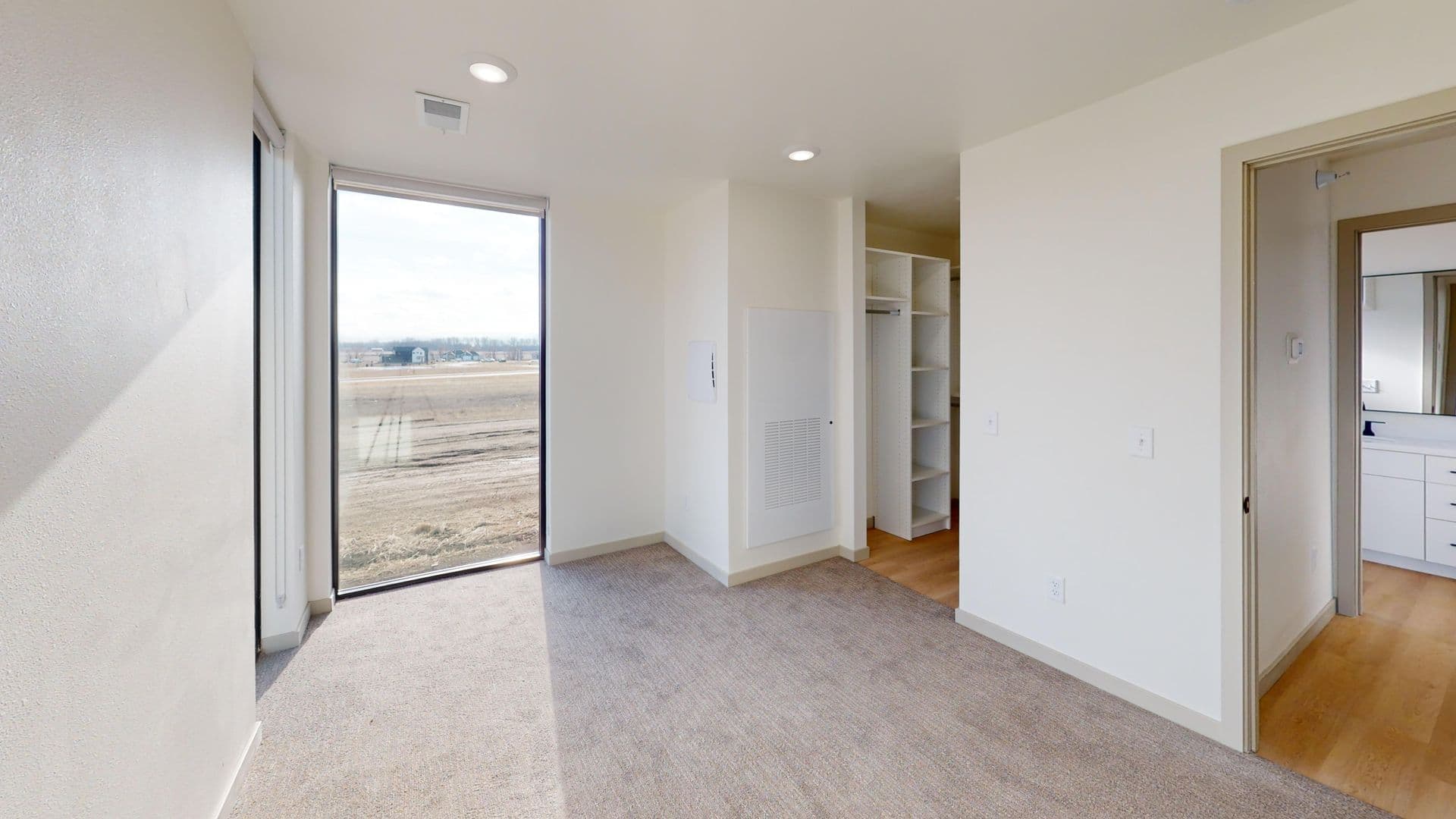 Brandon Apartment: 2401 E Country Club Ave