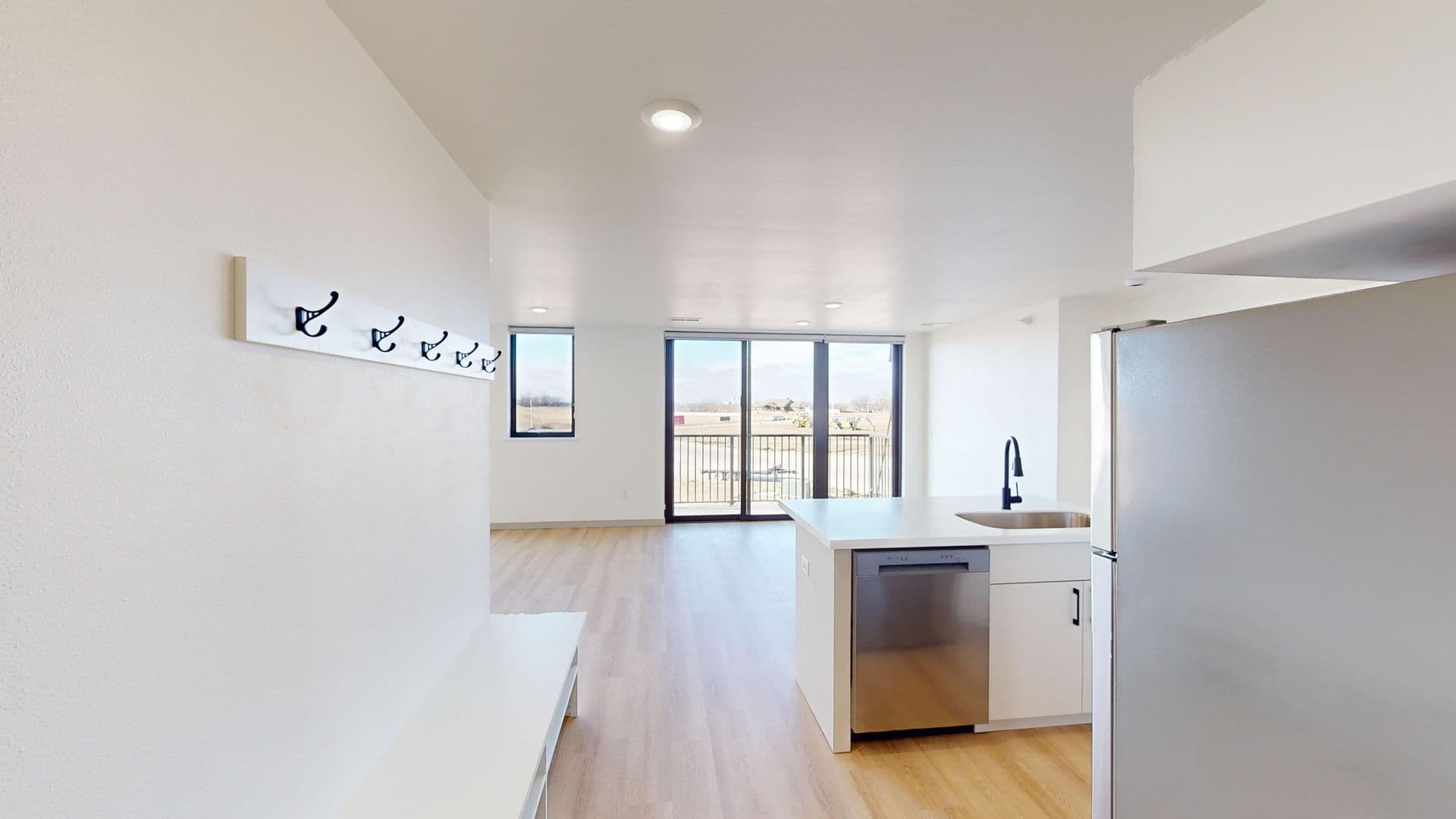 Brandon Apartment: 2401 E Country Club Ave