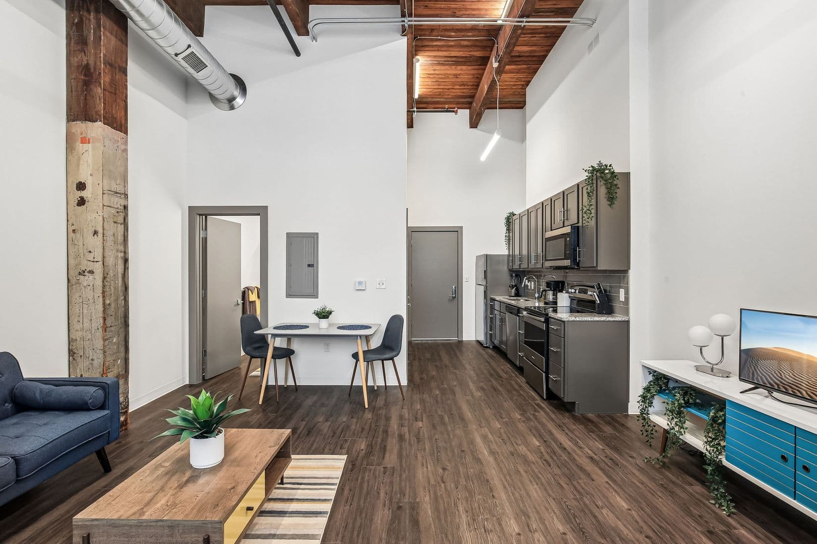 Leavenworth Apartment: 1100 N 2nd St