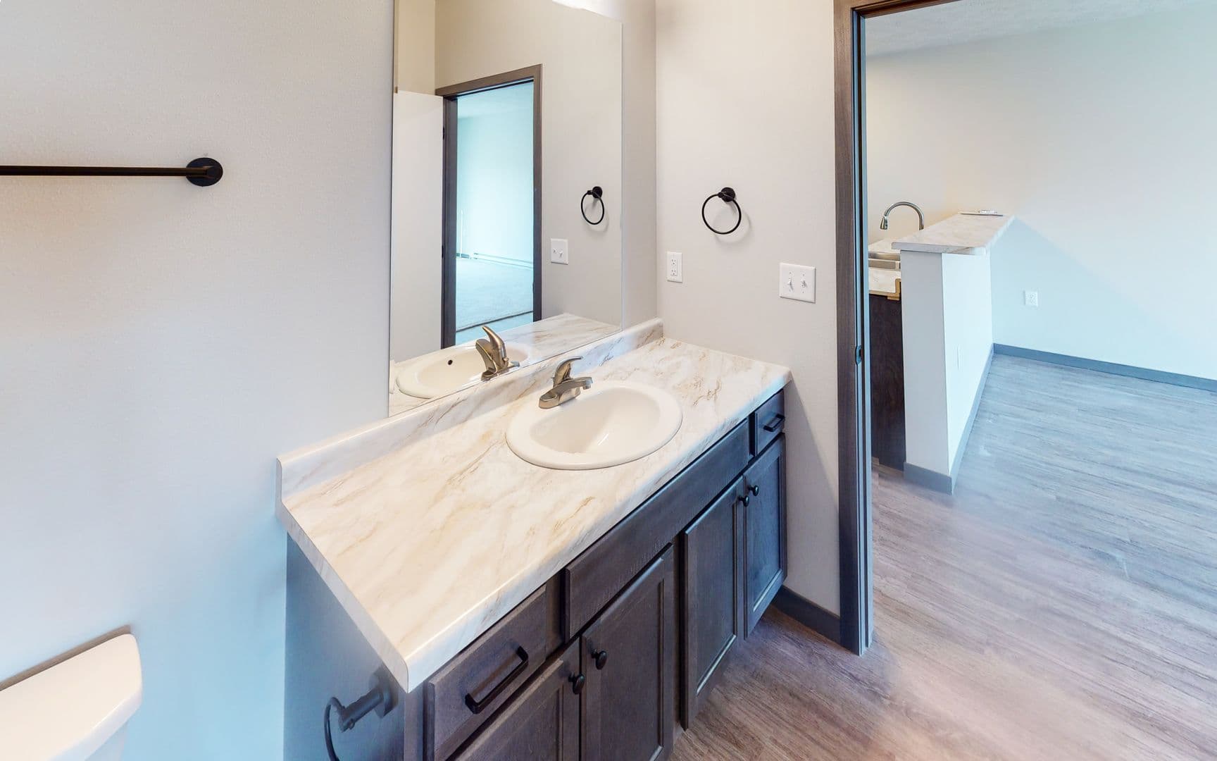 Sioux City Apartment: 5800 Sunnybrook Plaza