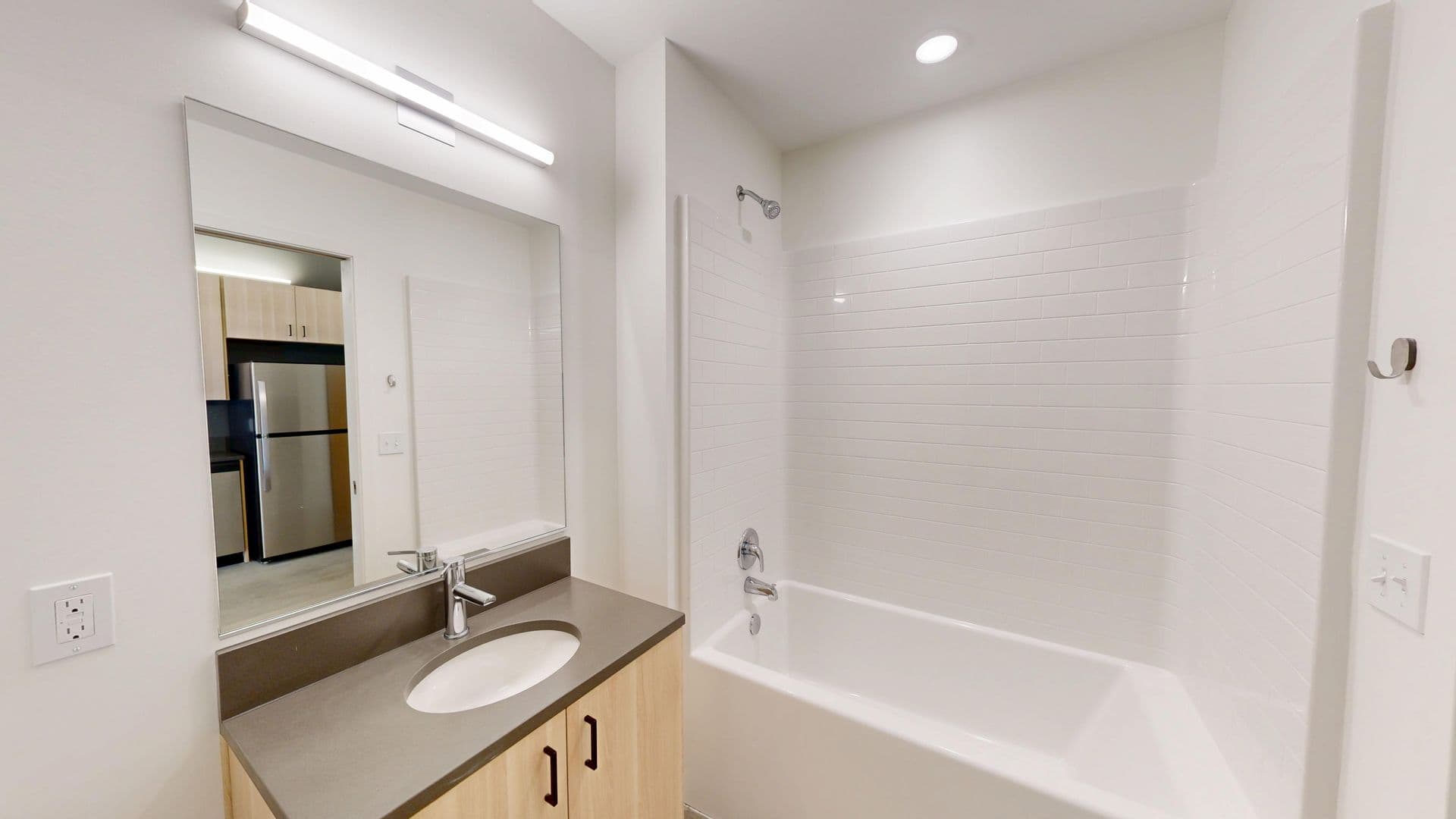 Des Moines Apartment: 418 East Grand Ave