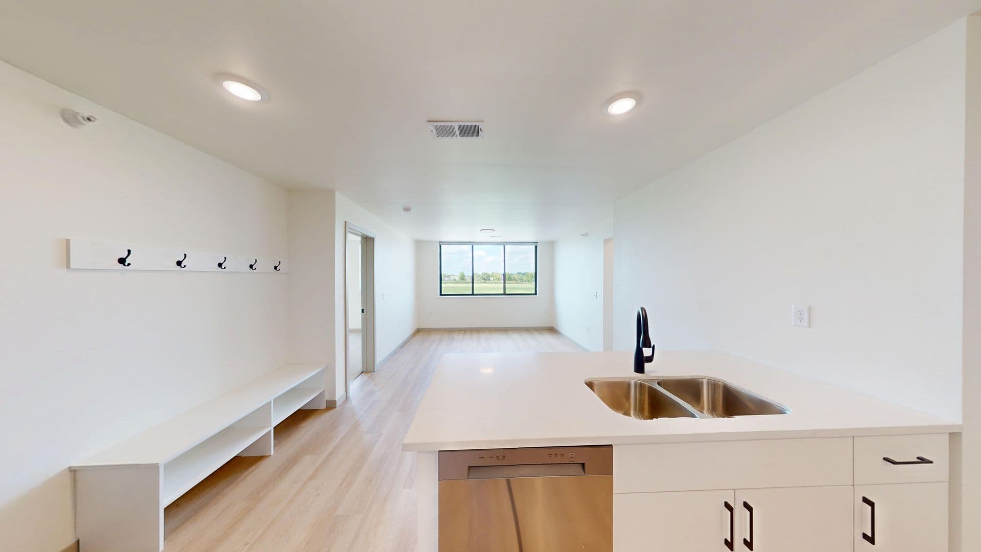 Crooks Apartment: 301 W Dianne St.