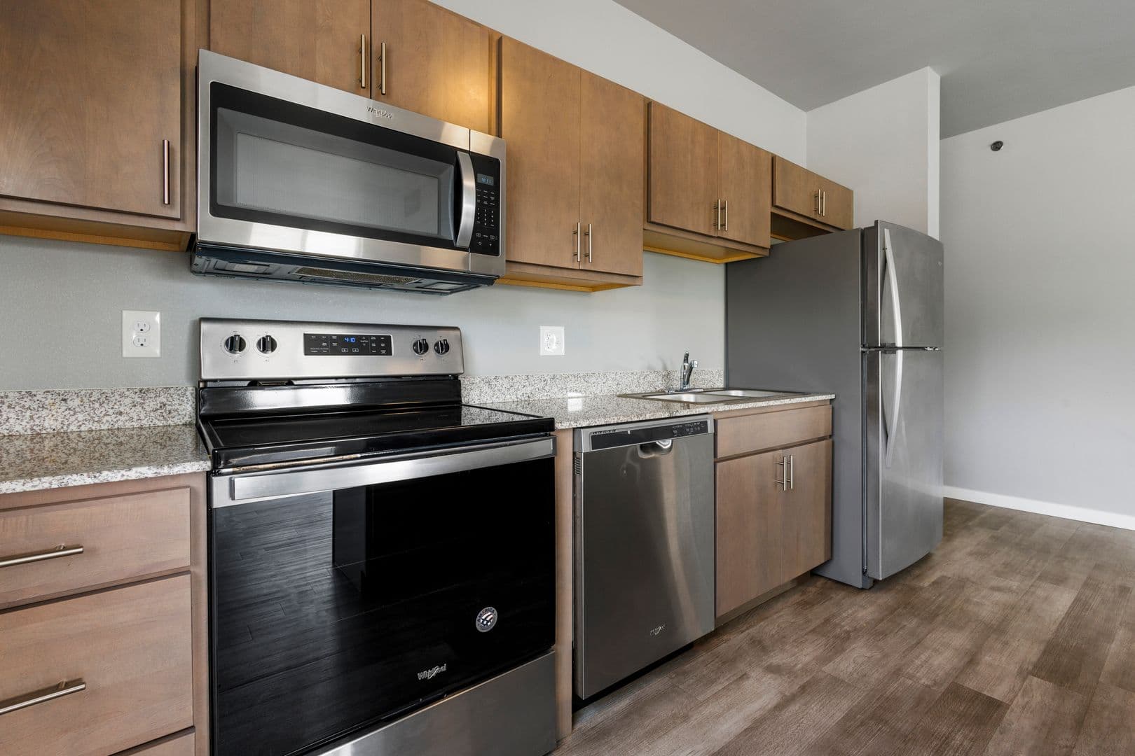 Brookings Apartment: 300 20th St S