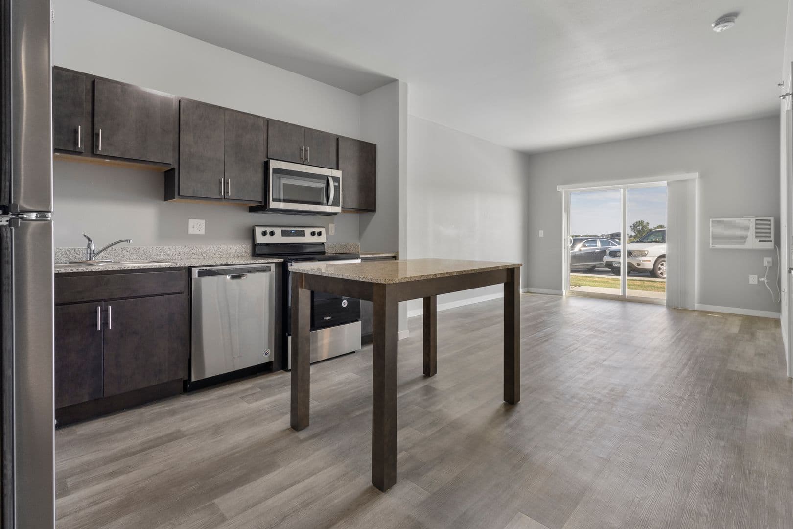 Brookings Apartment: 300 20th St S