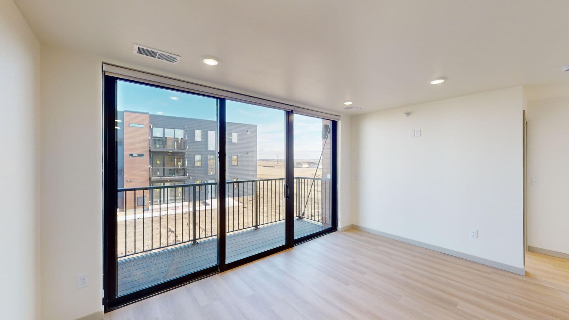 Brandon Apartment: 2401 E Country Club Ave