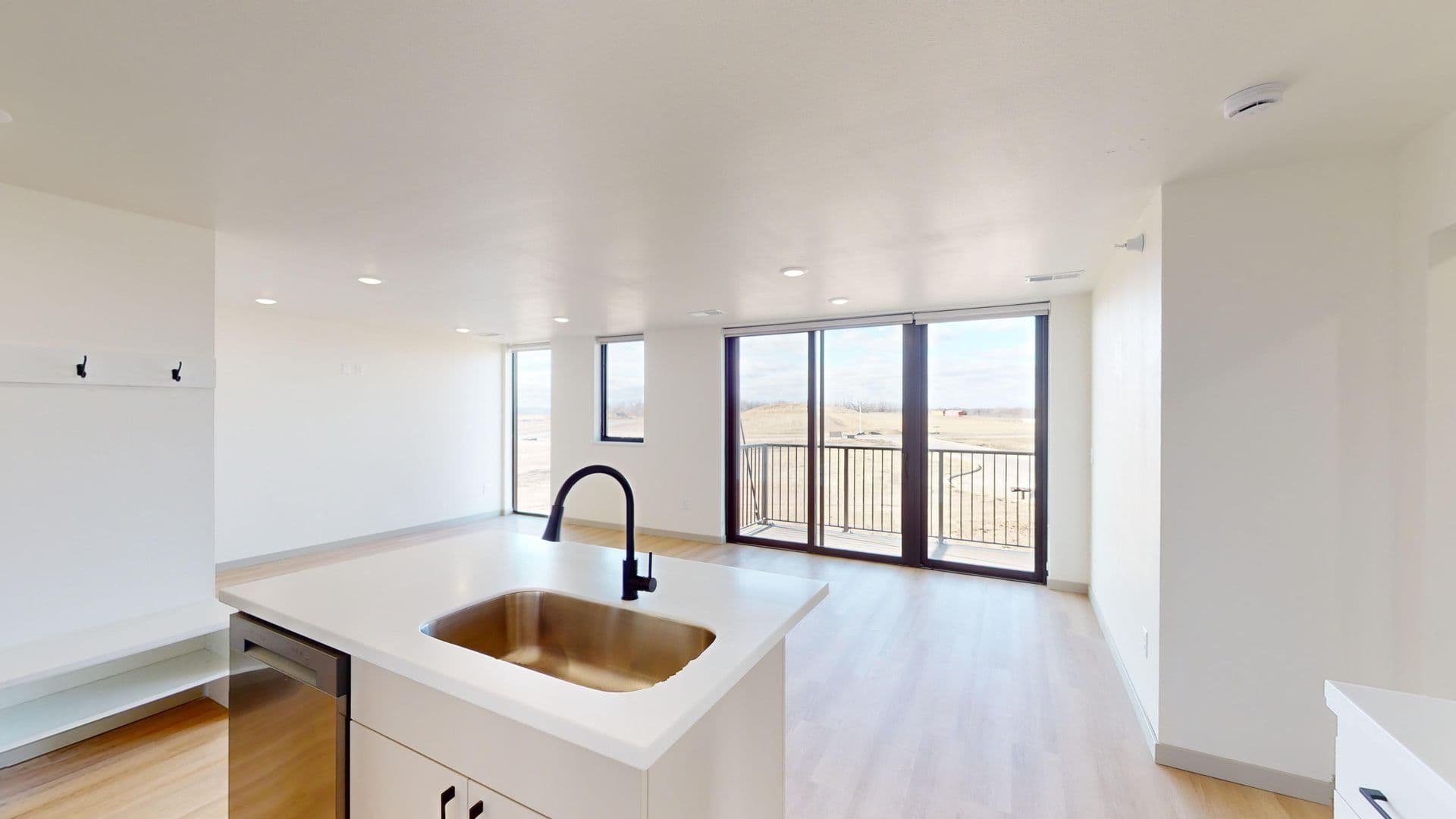 Brandon Apartment: 2401 E Country Club Ave