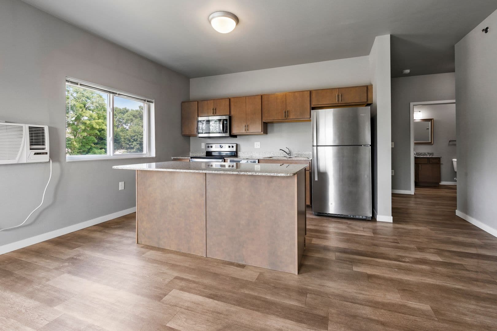Brookings Apartment: 300 20th St S