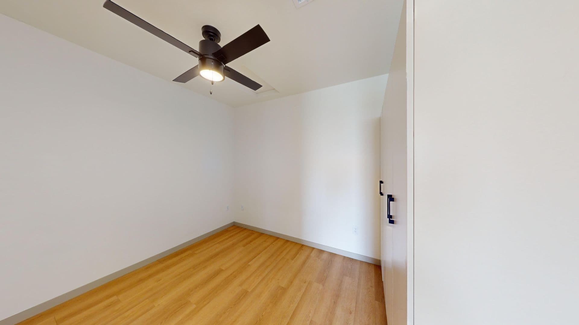 Sioux Falls Apartment: 2301 S Lorraine Pl