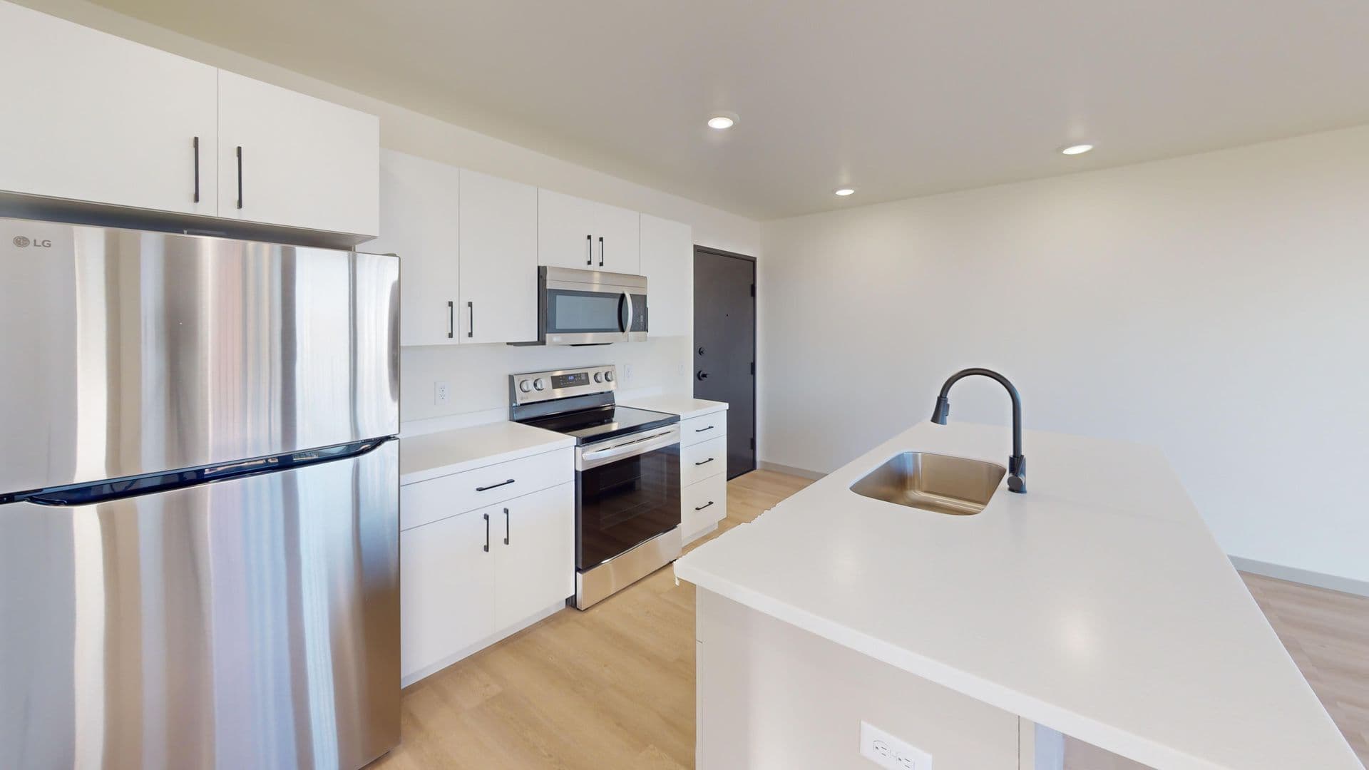 Brandon Apartment: 2401 E Country Club Ave
