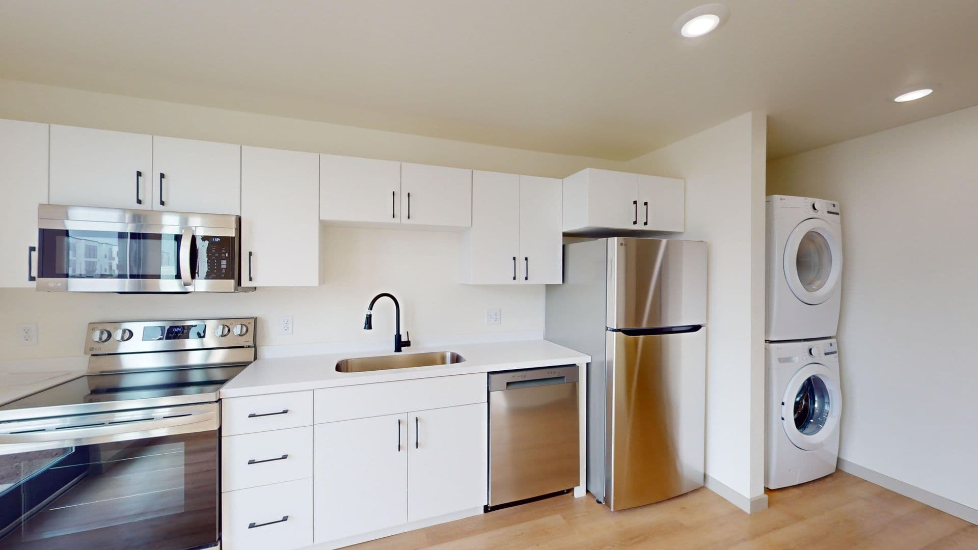 Yankton Apartment: 3100 Douglas Ave.