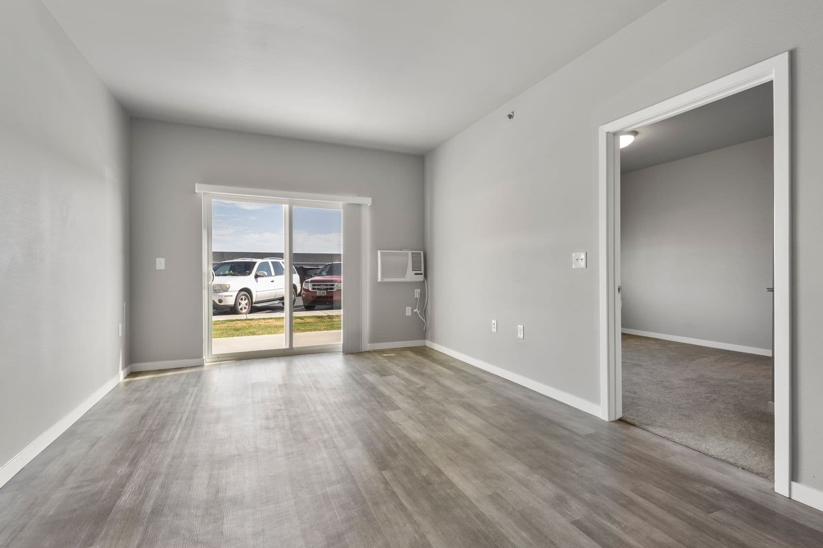 Brookings Apartment: 300 20th St S