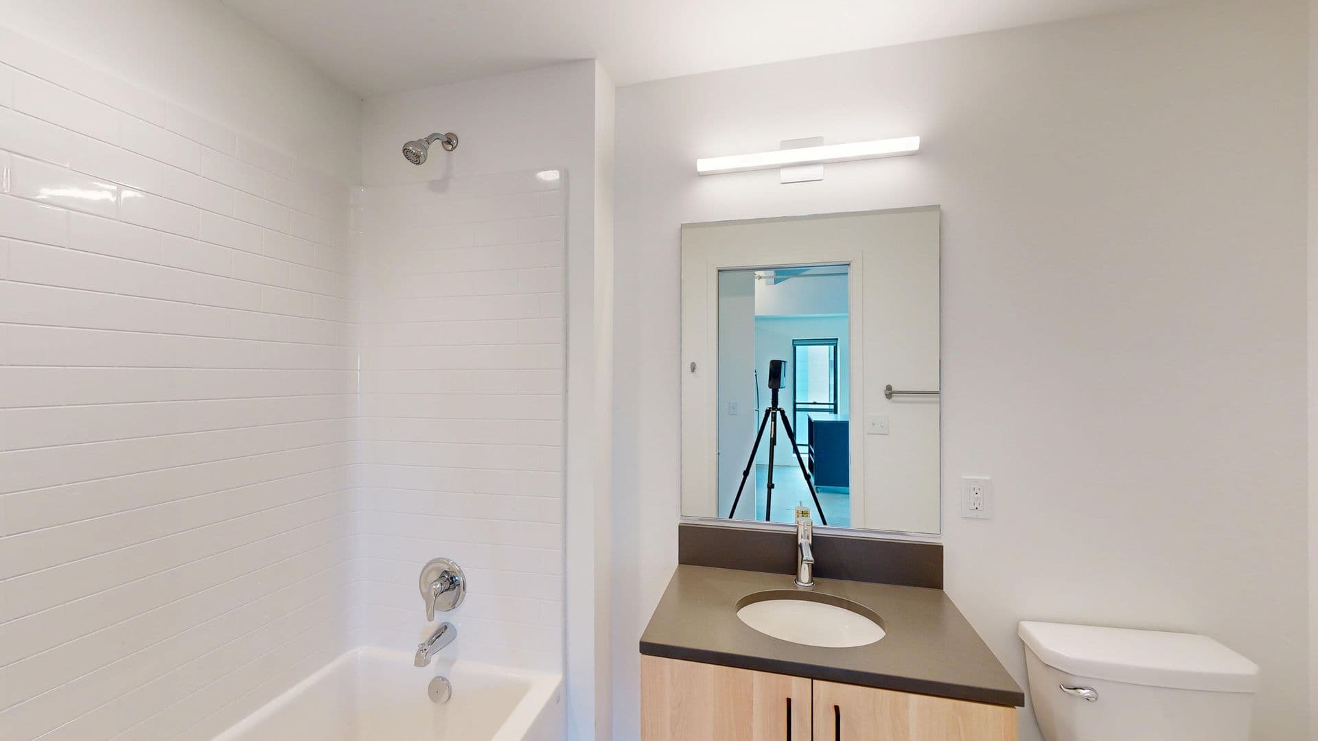 Des Moines Apartment: 418 East Grand Ave