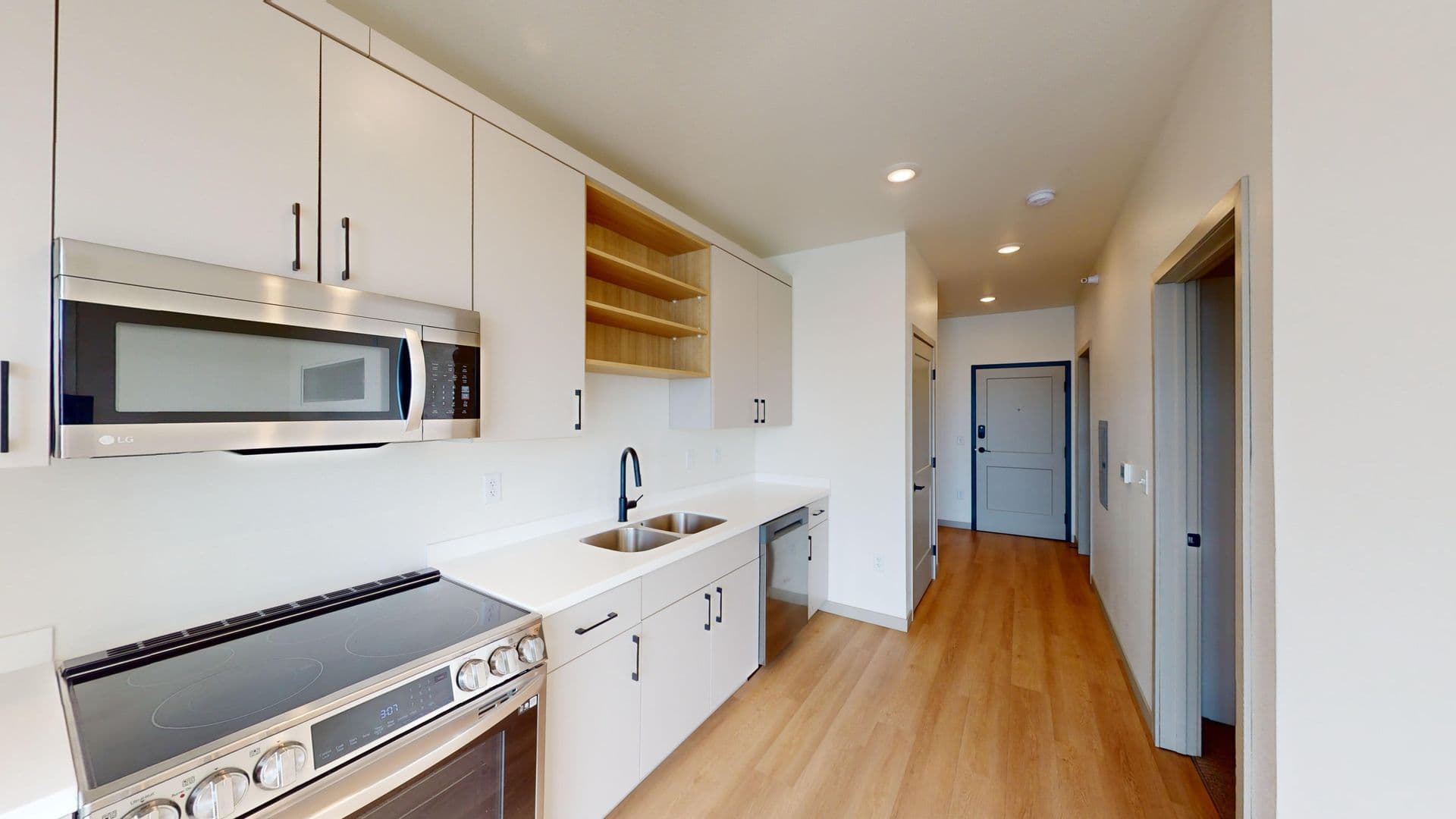 Sioux Falls Apartment: 2301 S Lorraine Pl