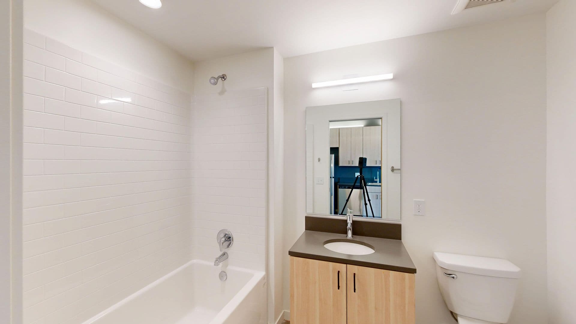 Des Moines Apartment: 418 East Grand Ave