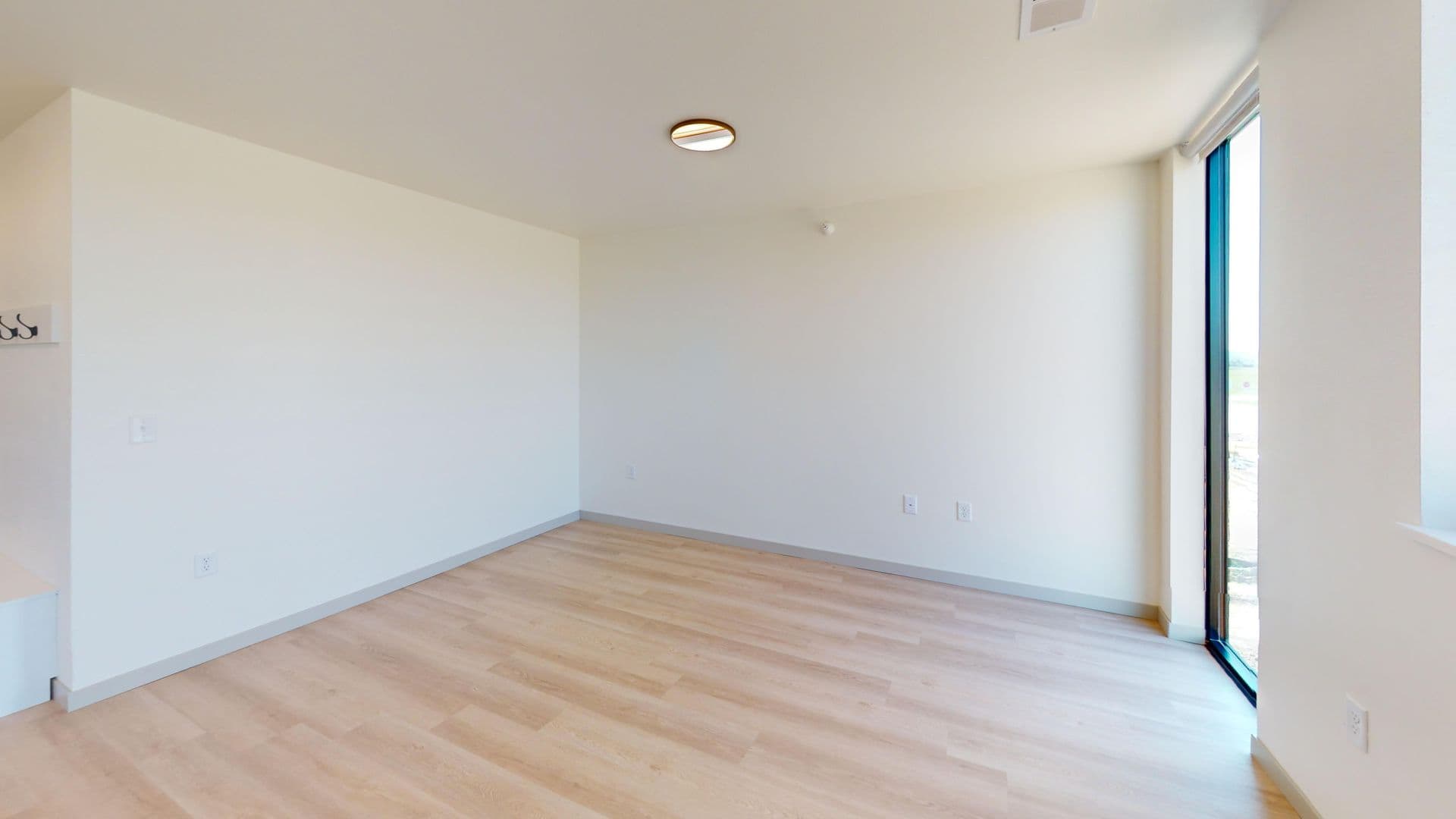Crooks Apartment: 301 W Dianne St.