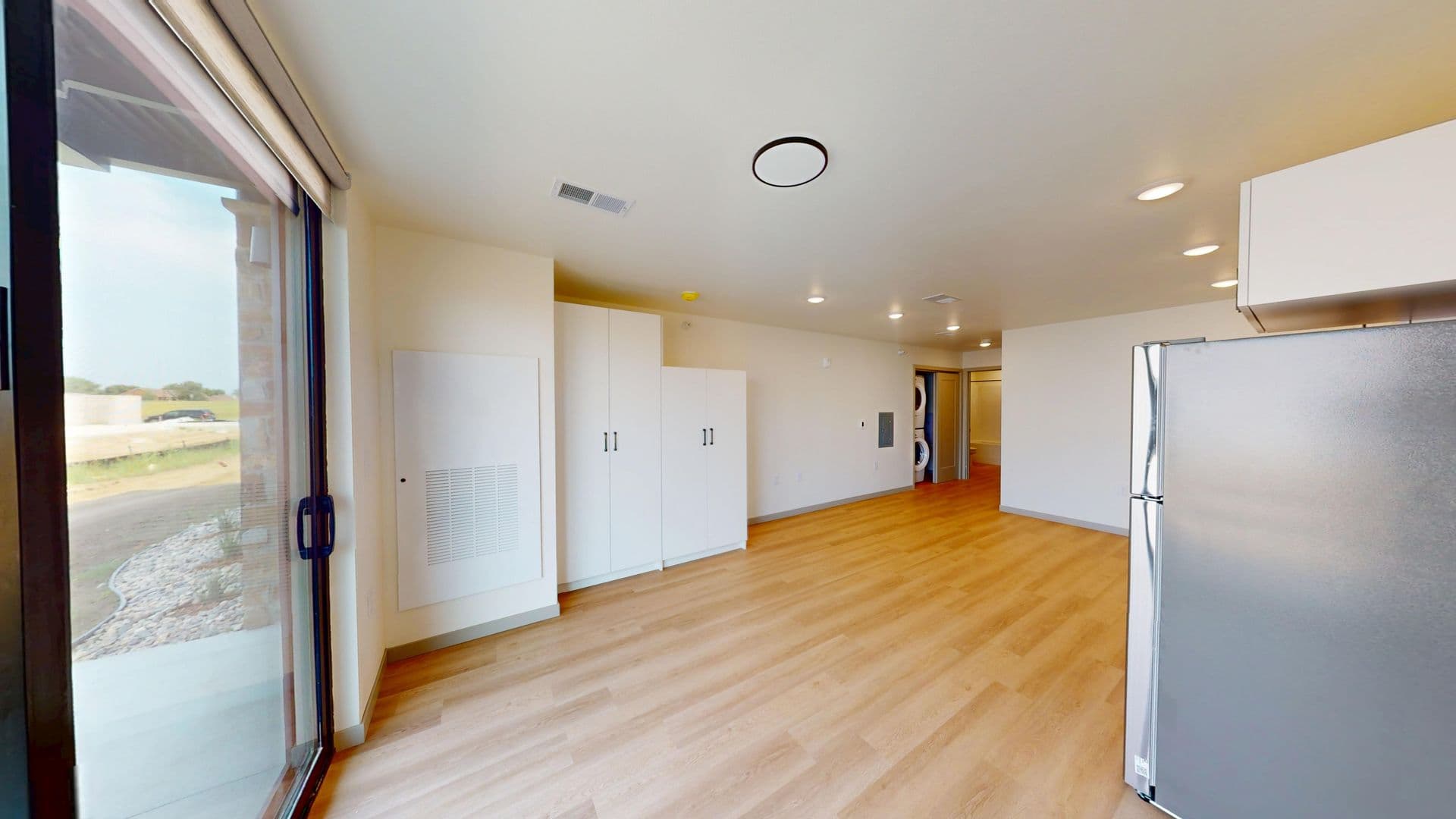 Crooks Apartment: 301 W Dianne St.