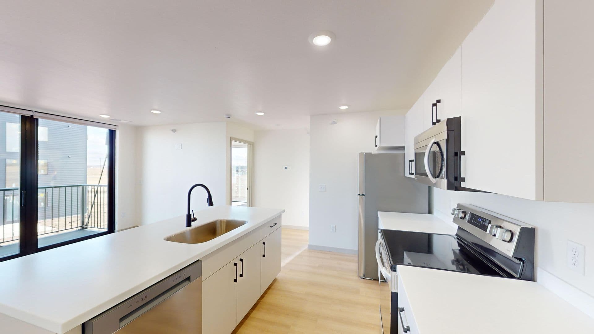 Brandon Apartment: 2401 E Country Club Ave