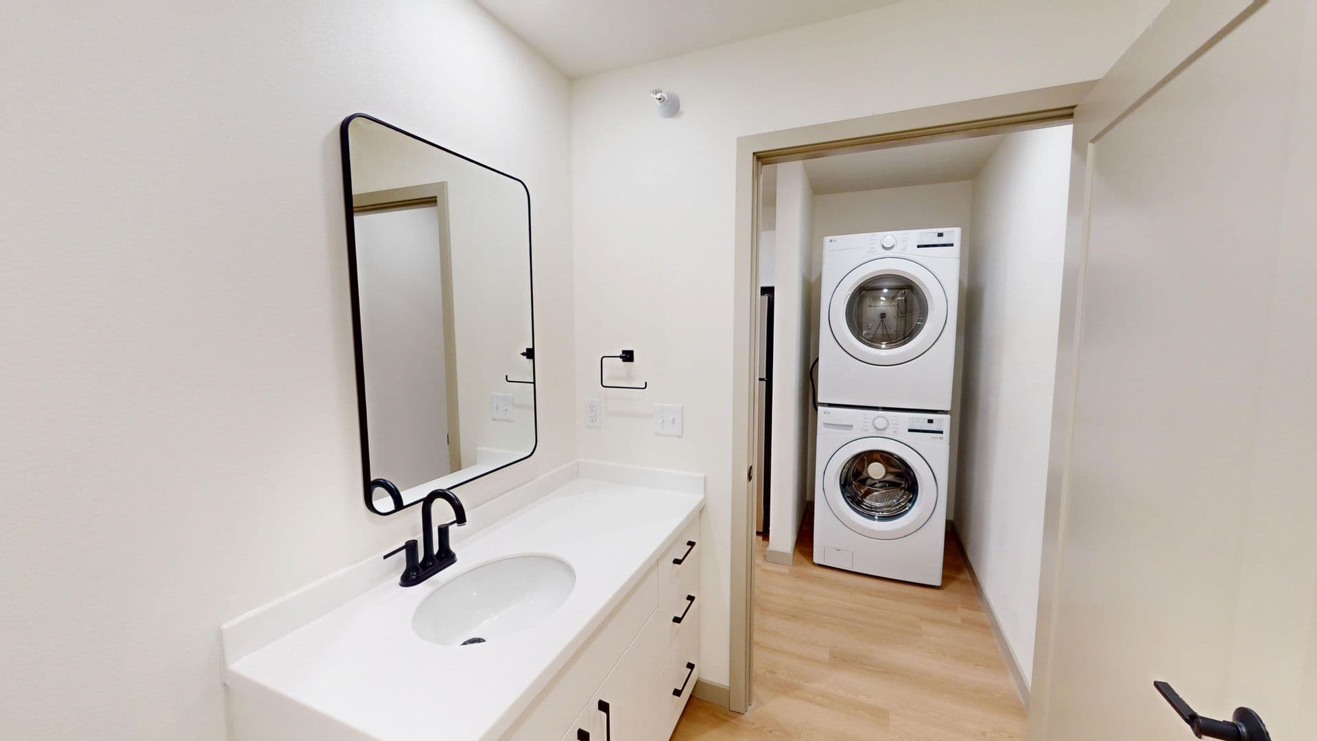 Brandon Apartment: 2401 E Country Club Ave