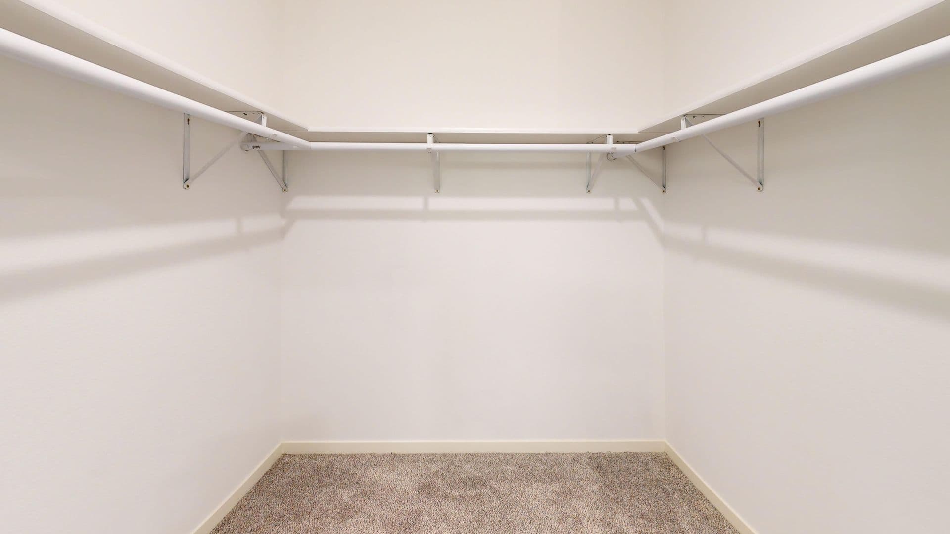 Sioux Falls Apartment: 7950 S. Bergamot Ave