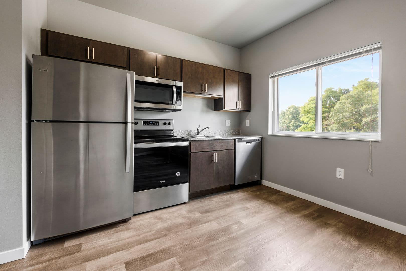 Brookings Apartment: 300 20th St S